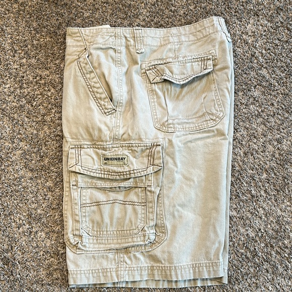 Union Bay cargo shorts - Picture 3 of 6